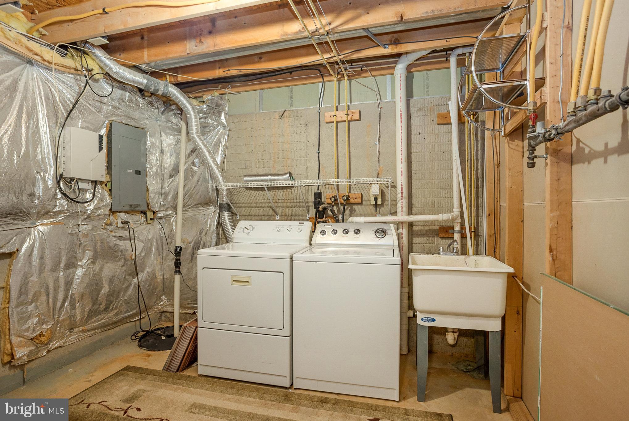 CONSTANT FRIENDSHIP - Residential