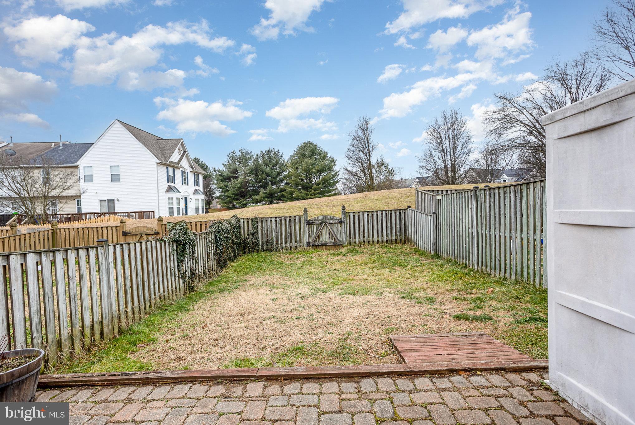 CONSTANT FRIENDSHIP - Residential