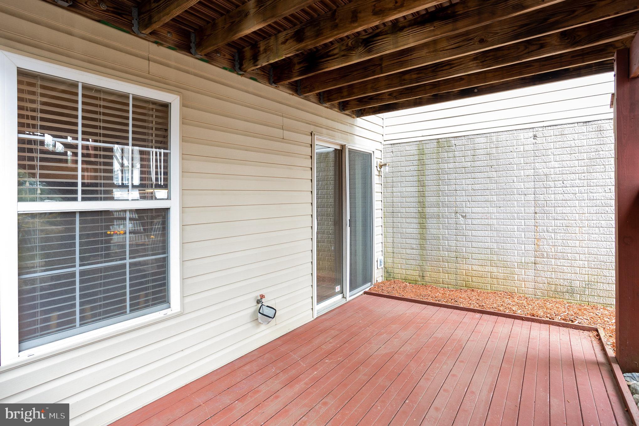 CONSTANT FRIENDSHIP - Residential