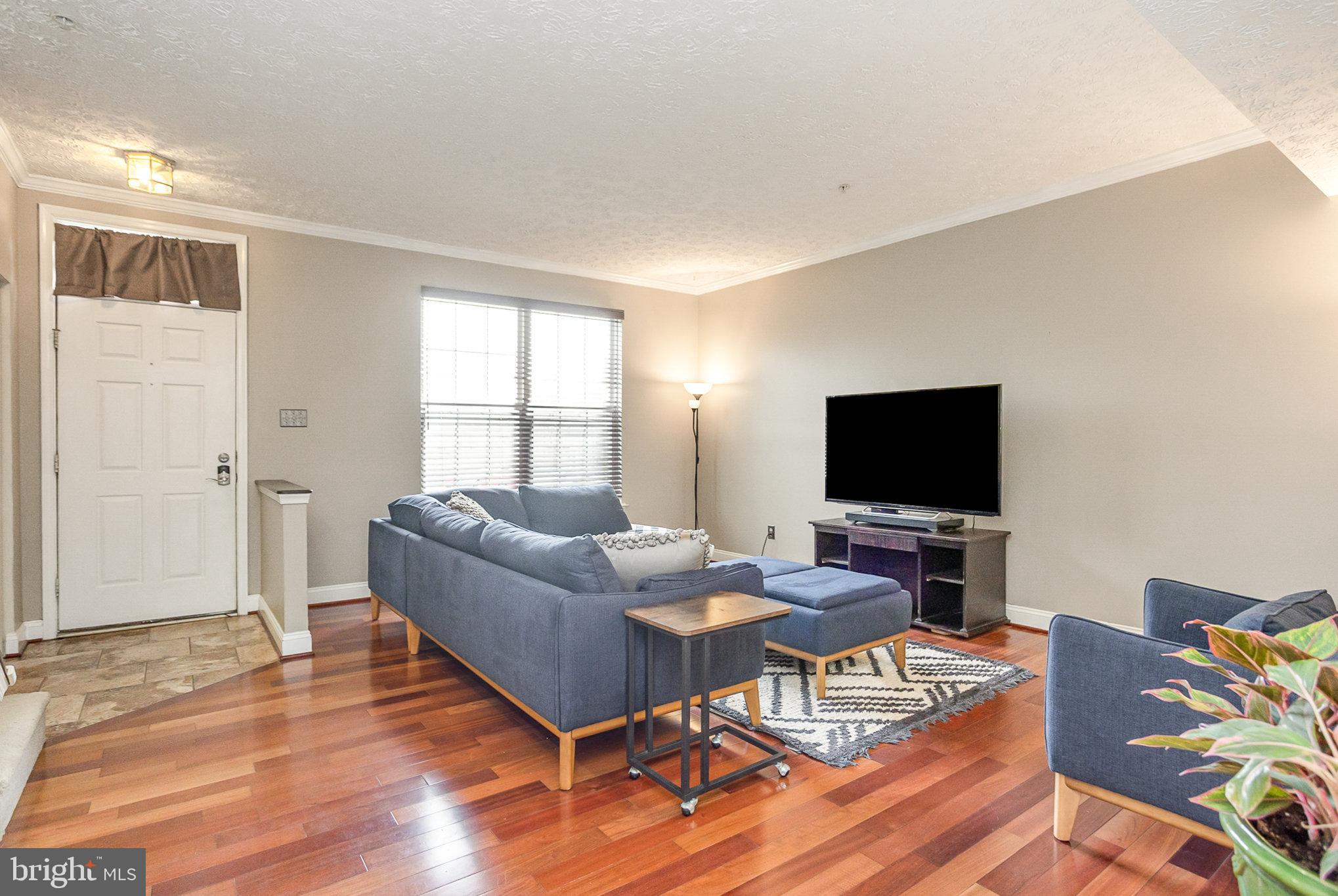 CONSTANT FRIENDSHIP - Residential