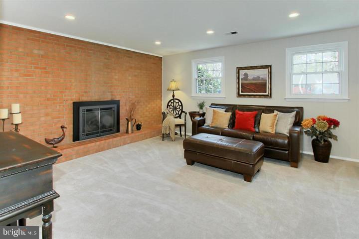 ROLLING VALLEY - Residential Lease