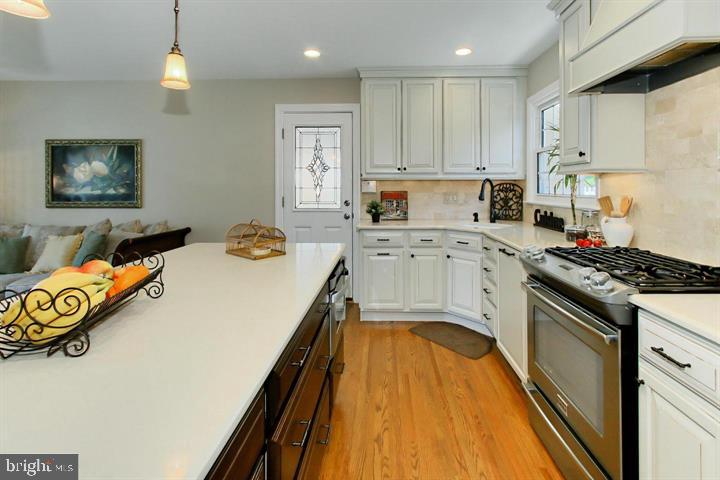 ROLLING VALLEY - Residential Lease