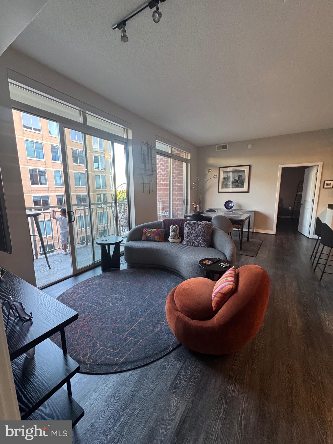 THE HAWTHORN CONDOMINIUM - Residential Lease