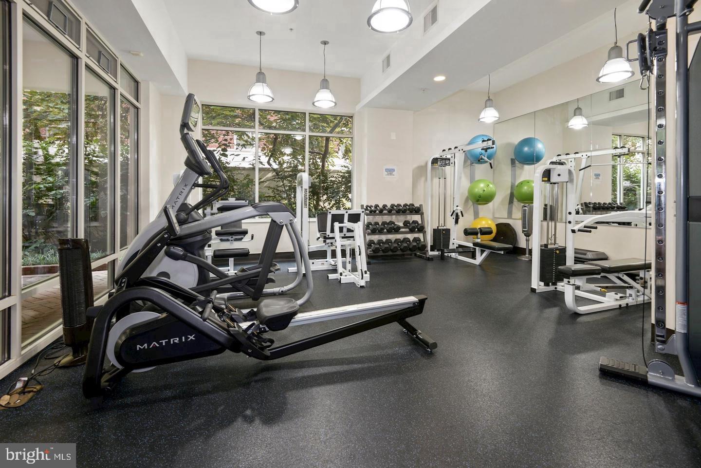 THE HAWTHORN CONDOMINIUM - Residential Lease