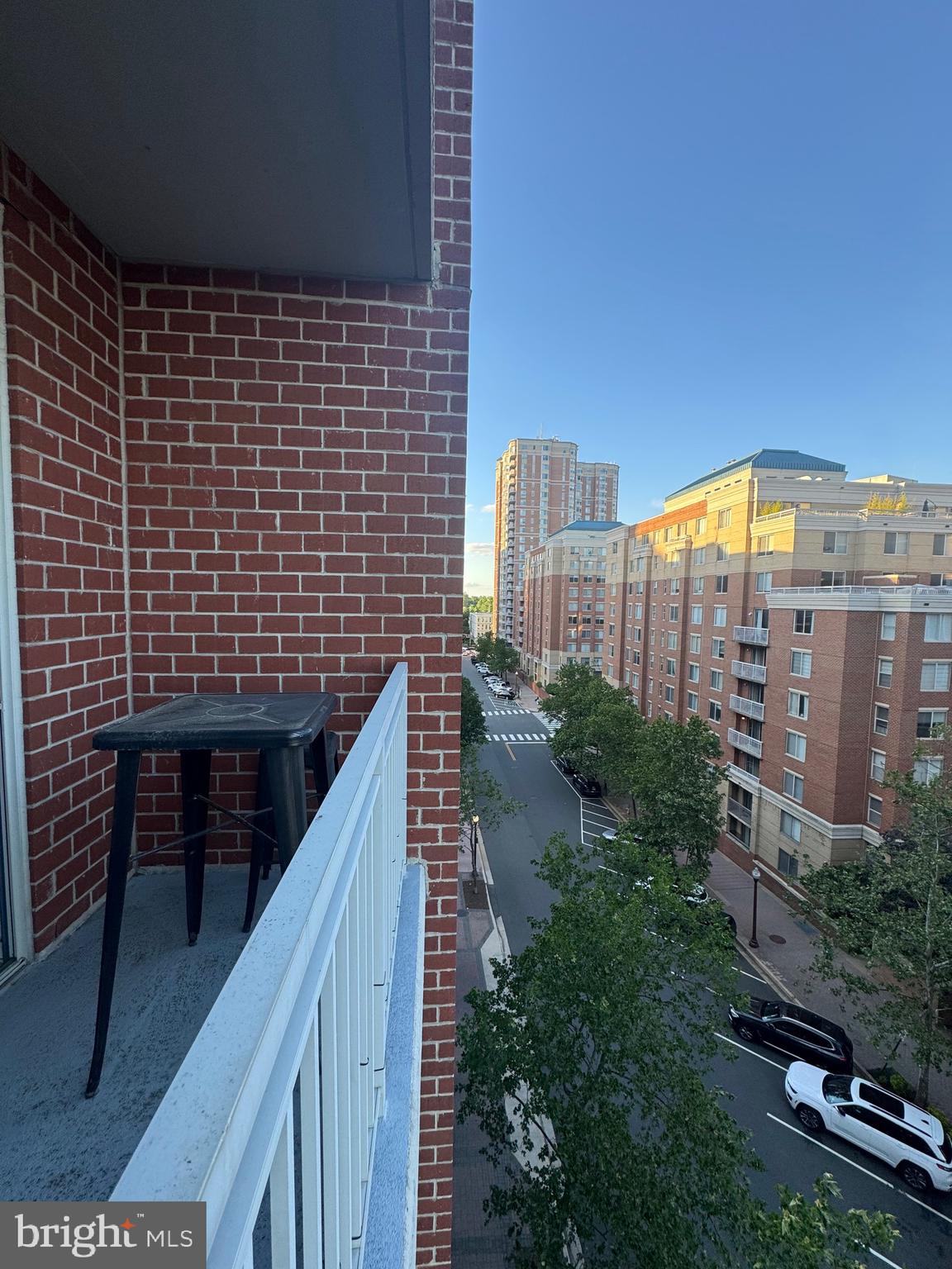 THE HAWTHORN CONDOMINIUM - Residential Lease