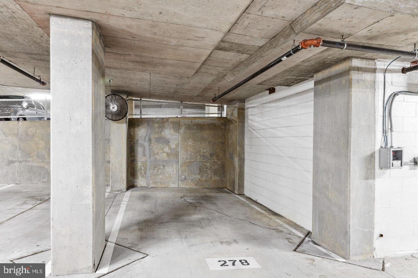 THE HAWTHORN CONDOMINIUM - Residential Lease