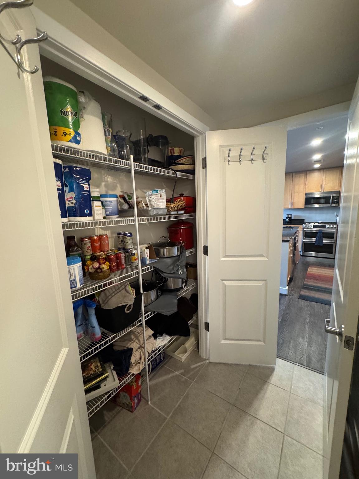 THE HAWTHORN CONDOMINIUM - Residential Lease