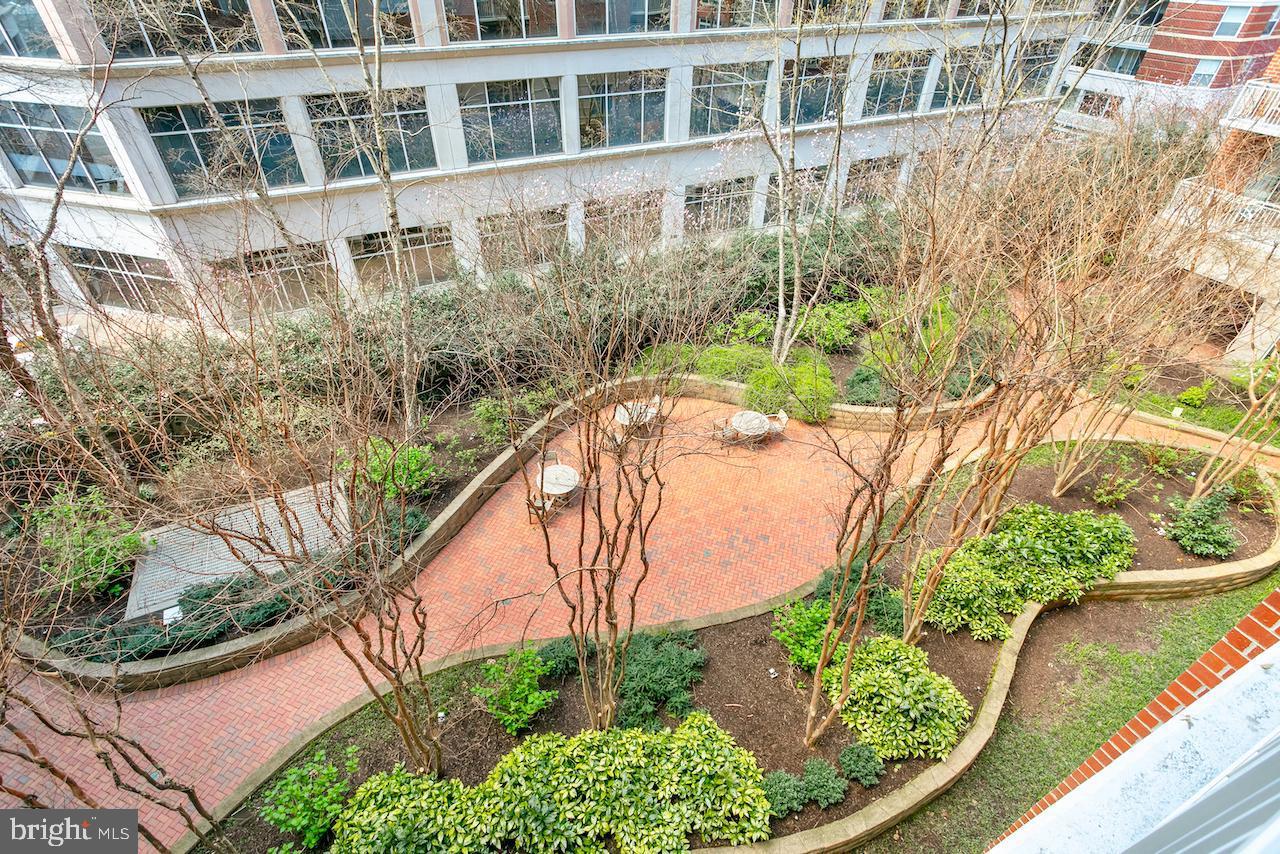 THE HAWTHORN CONDOMINIUM - Residential Lease