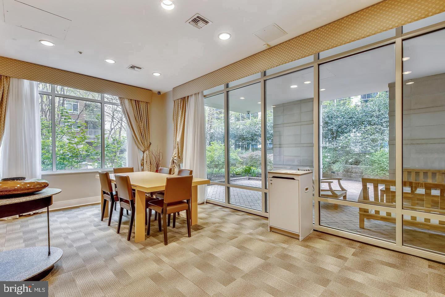 THE HAWTHORN CONDOMINIUM - Residential Lease