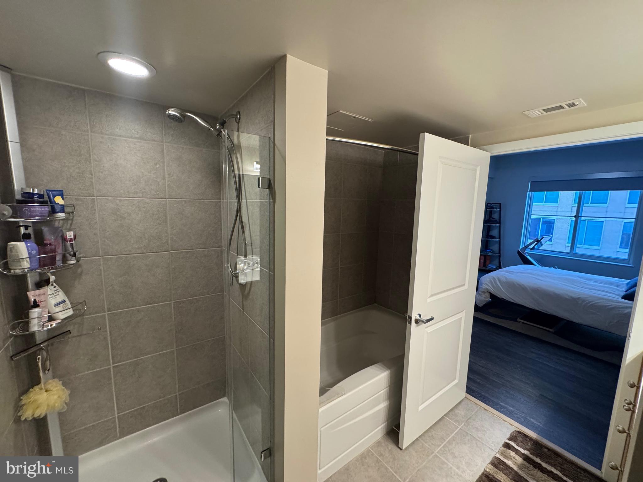 THE HAWTHORN CONDOMINIUM - Residential Lease