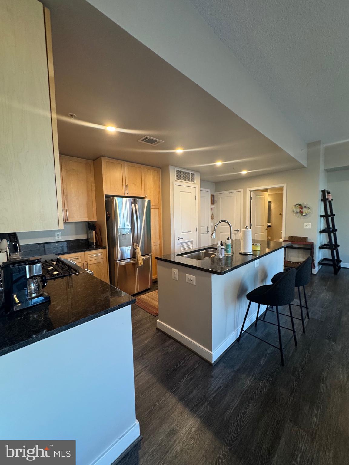 THE HAWTHORN CONDOMINIUM - Residential Lease