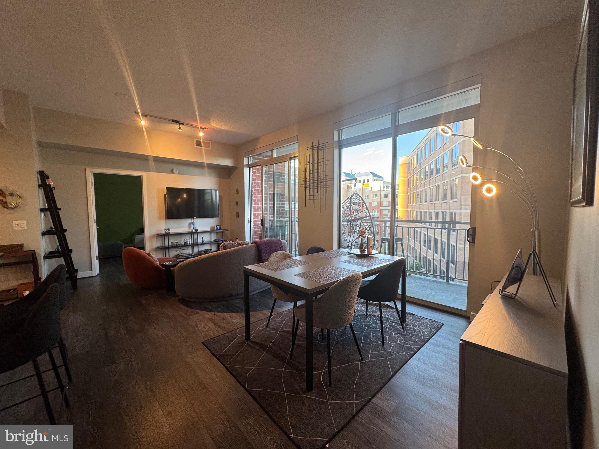 THE HAWTHORN CONDOMINIUM - Residential Lease