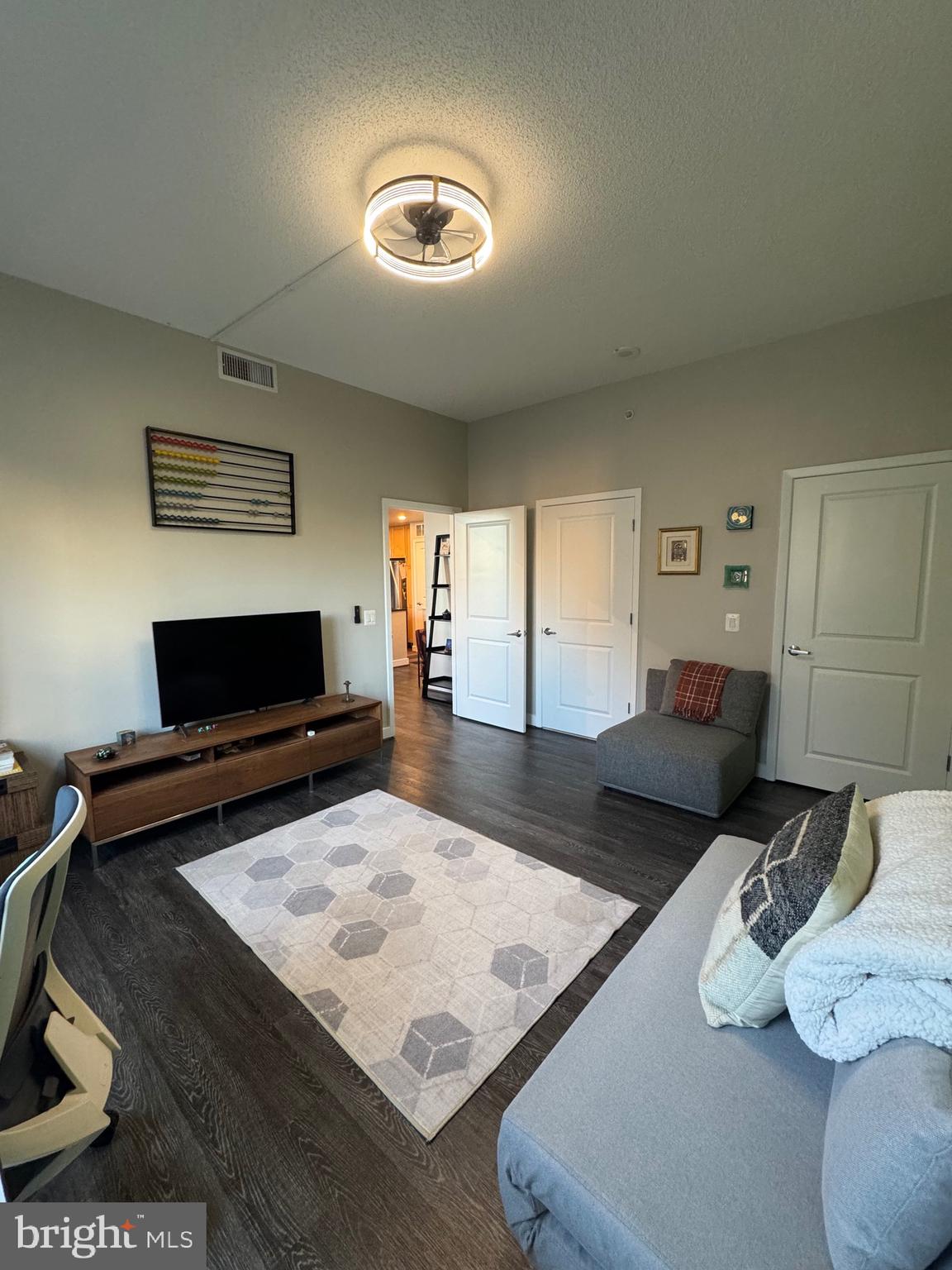 THE HAWTHORN CONDOMINIUM - Residential Lease