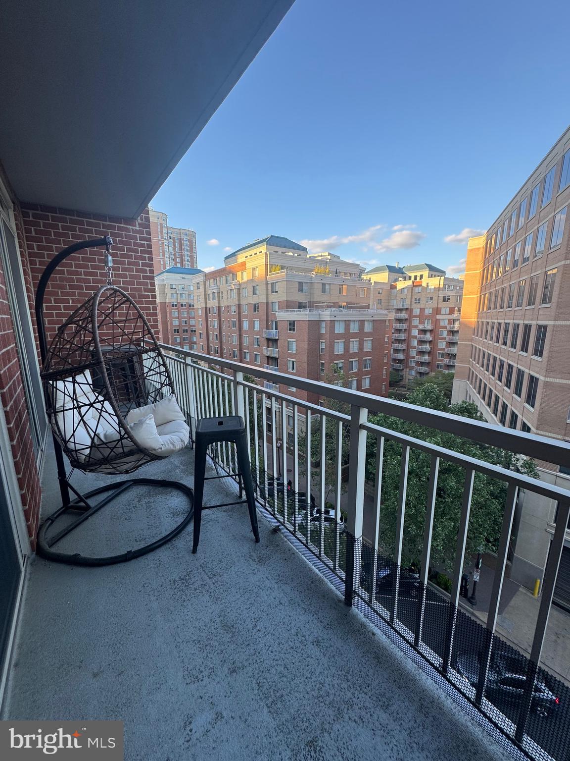 THE HAWTHORN CONDOMINIUM - Residential Lease