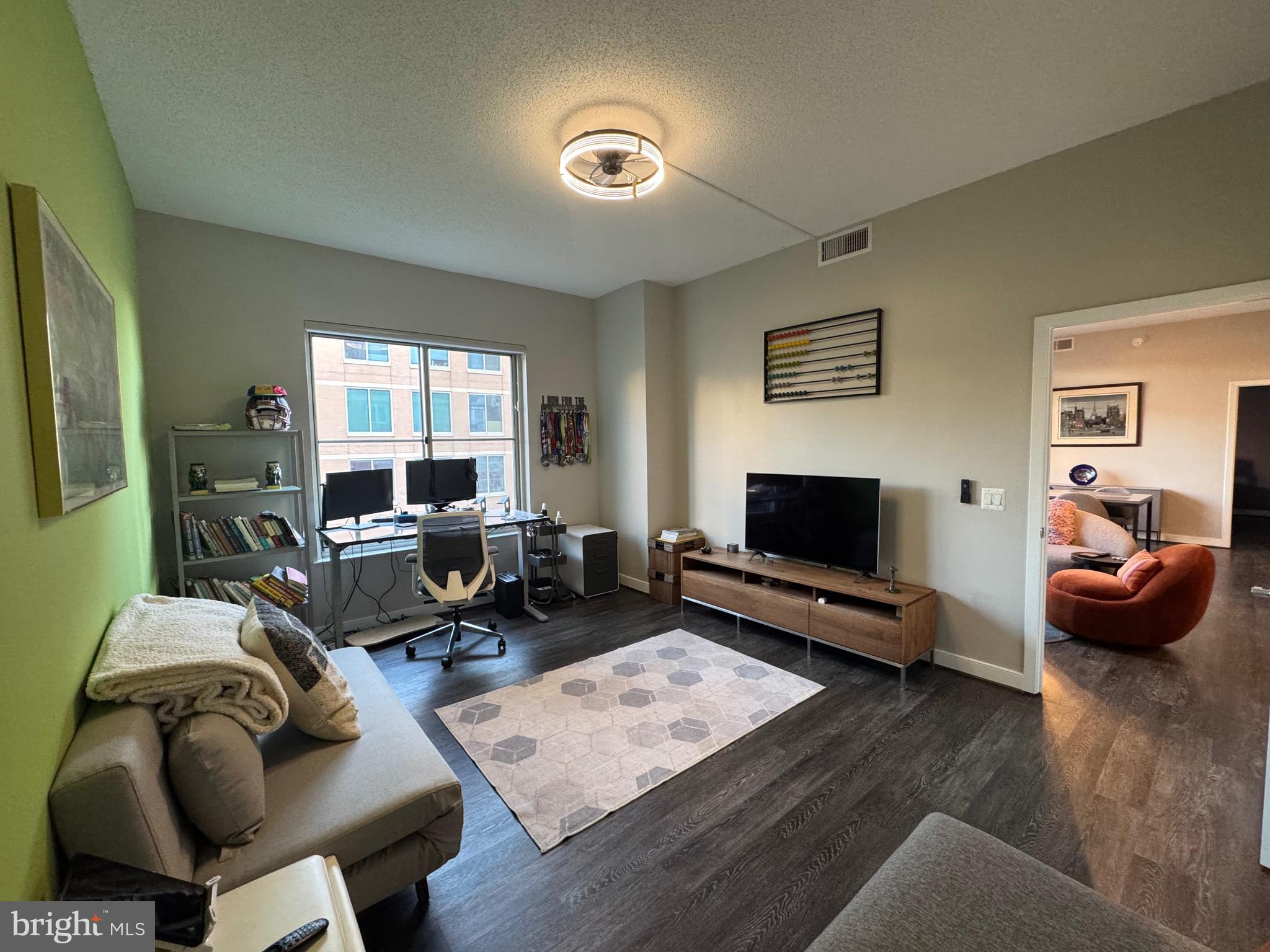 THE HAWTHORN CONDOMINIUM - Residential Lease