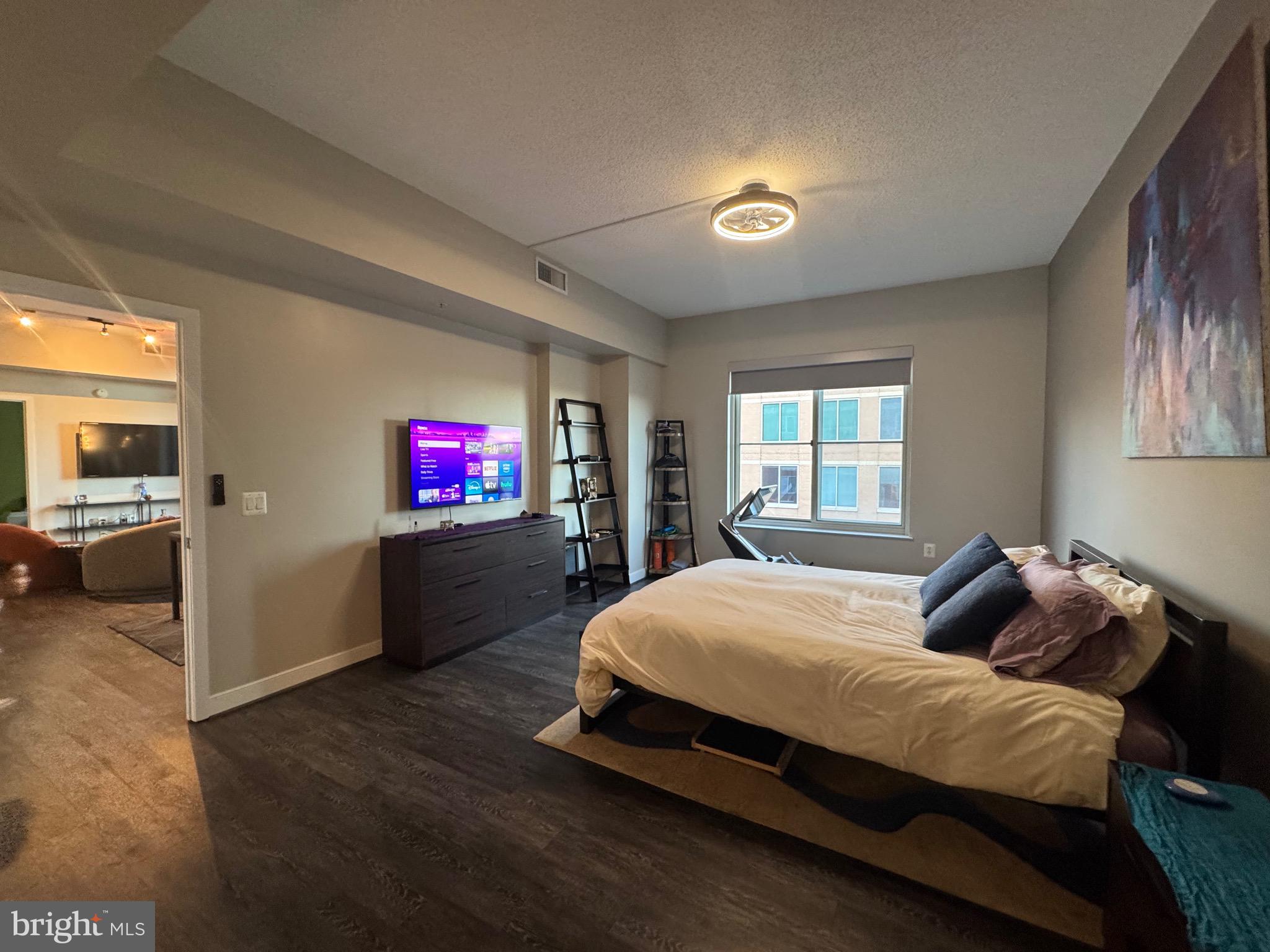 THE HAWTHORN CONDOMINIUM - Residential Lease