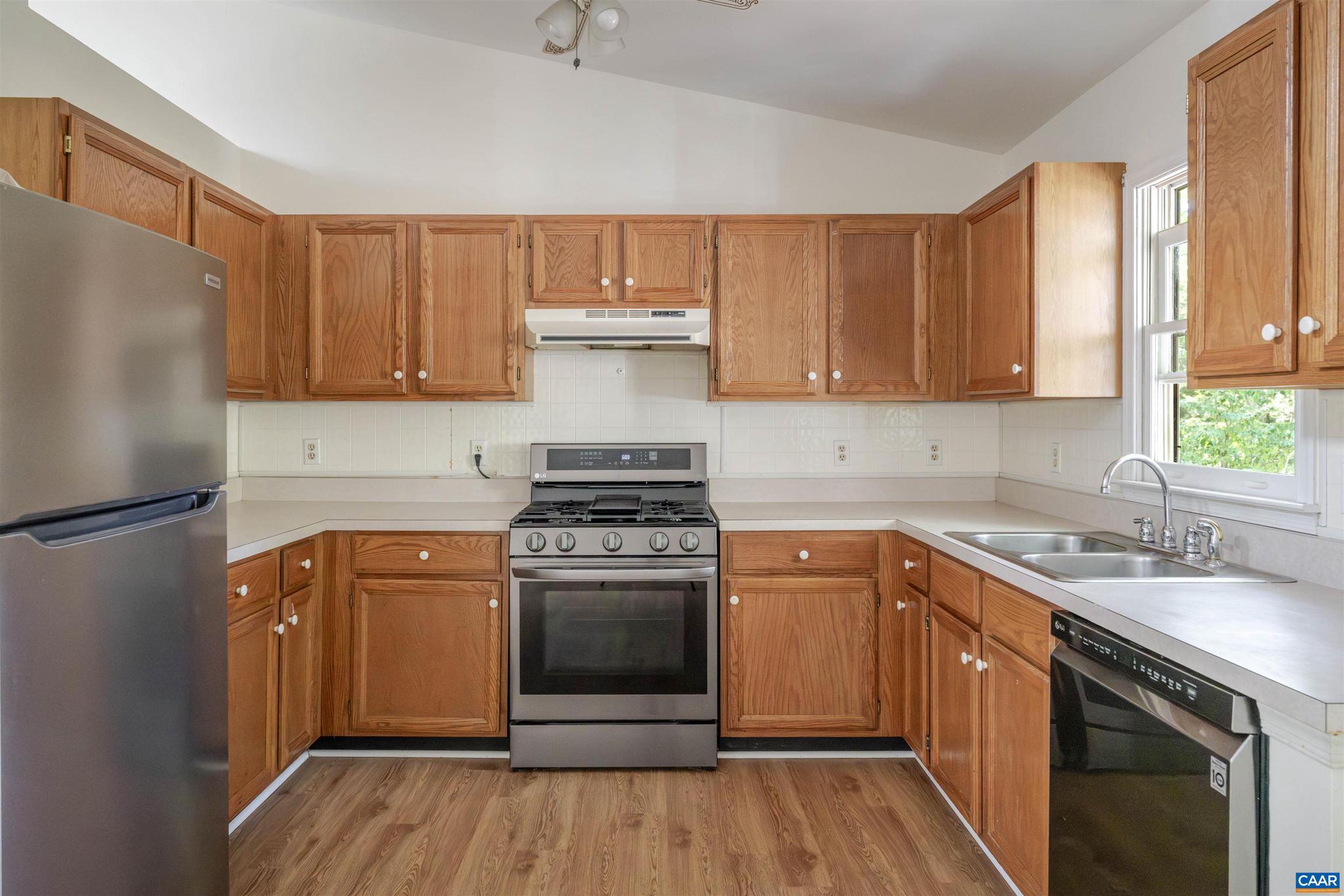 LAKE MONTICELLO - Residential