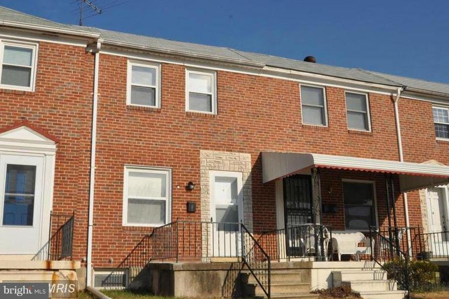 Great opportunity for the first time buyer or investor looking for a solid rental. Kitchen redone in the last 5 years and the HVAC replaced in the last 5 as well. likely needs a new rubber roof small leak recently detected in the upper level hallway.