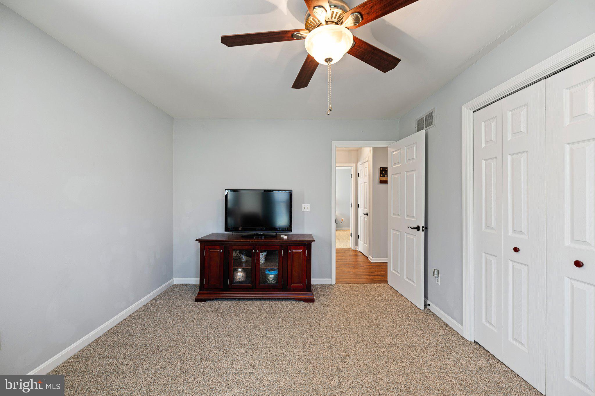 THE HOLLYS - Residential