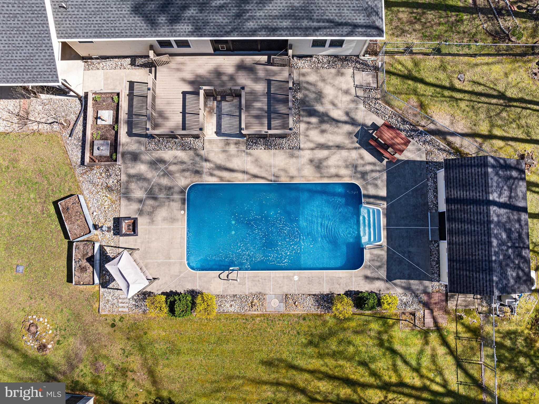 THE HOLLYS - Residential