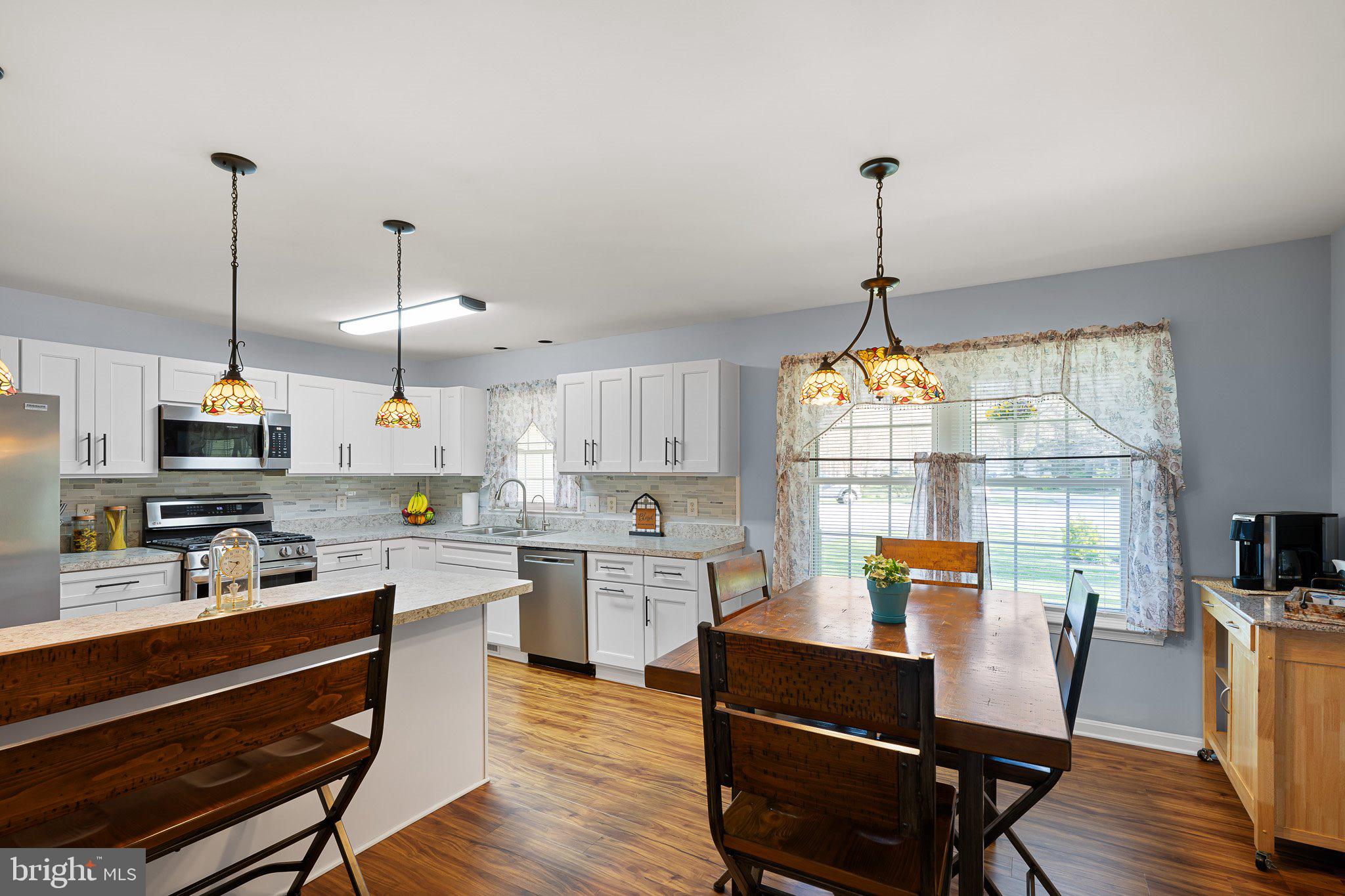 THE HOLLYS - Residential