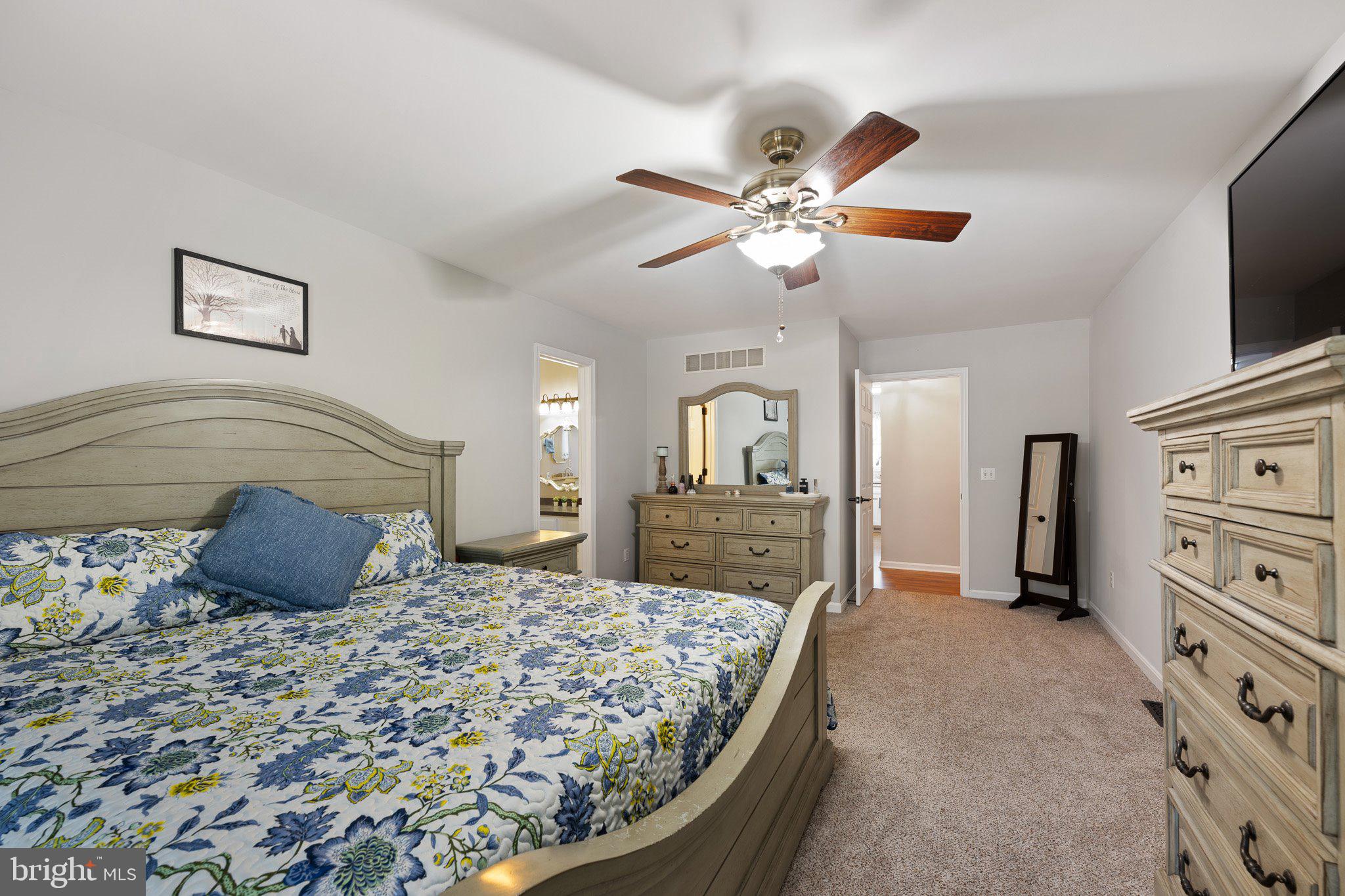 THE HOLLYS - Residential