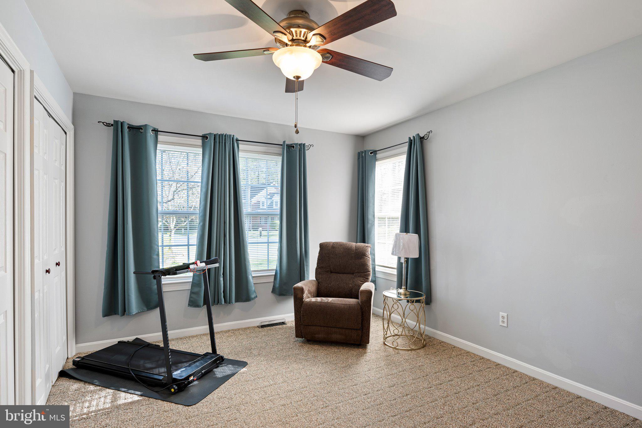 THE HOLLYS - Residential