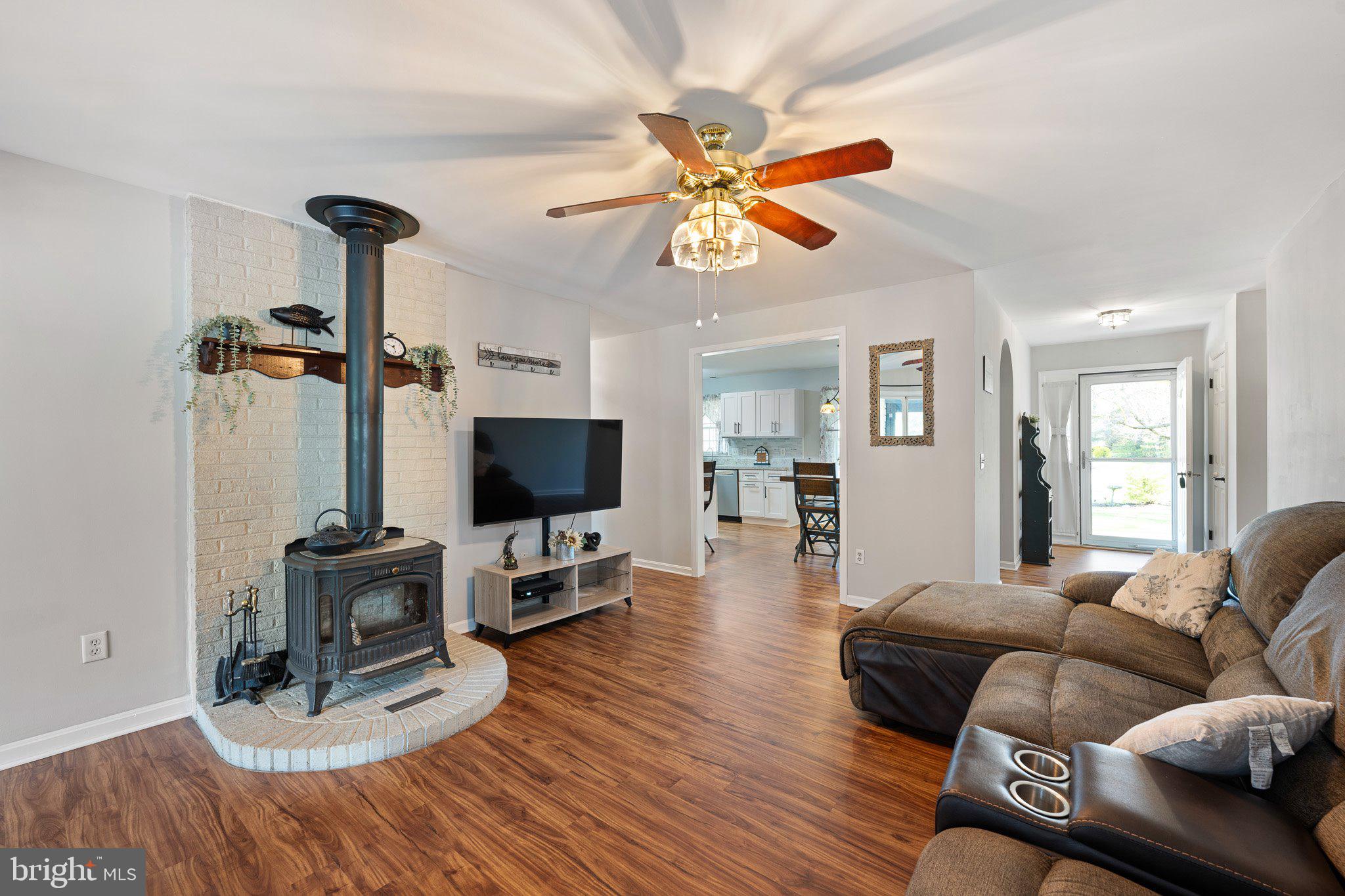 THE HOLLYS - Residential