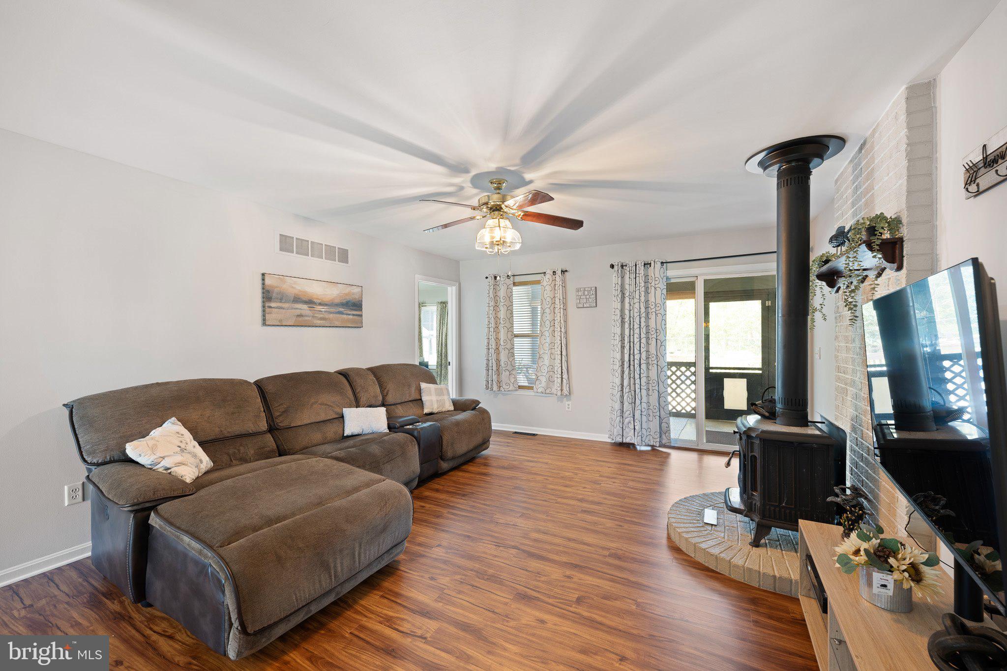 THE HOLLYS - Residential