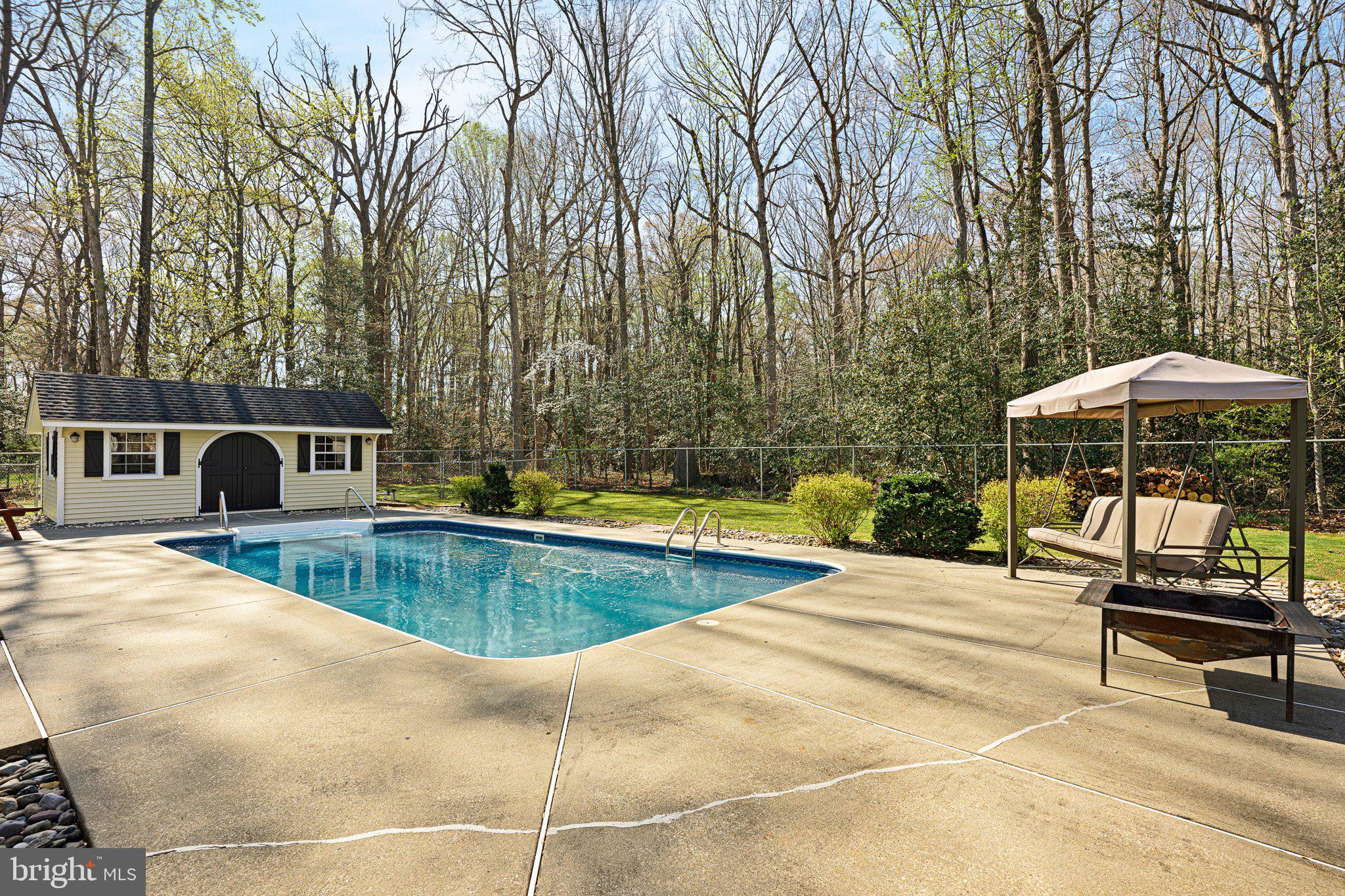 THE HOLLYS - Residential