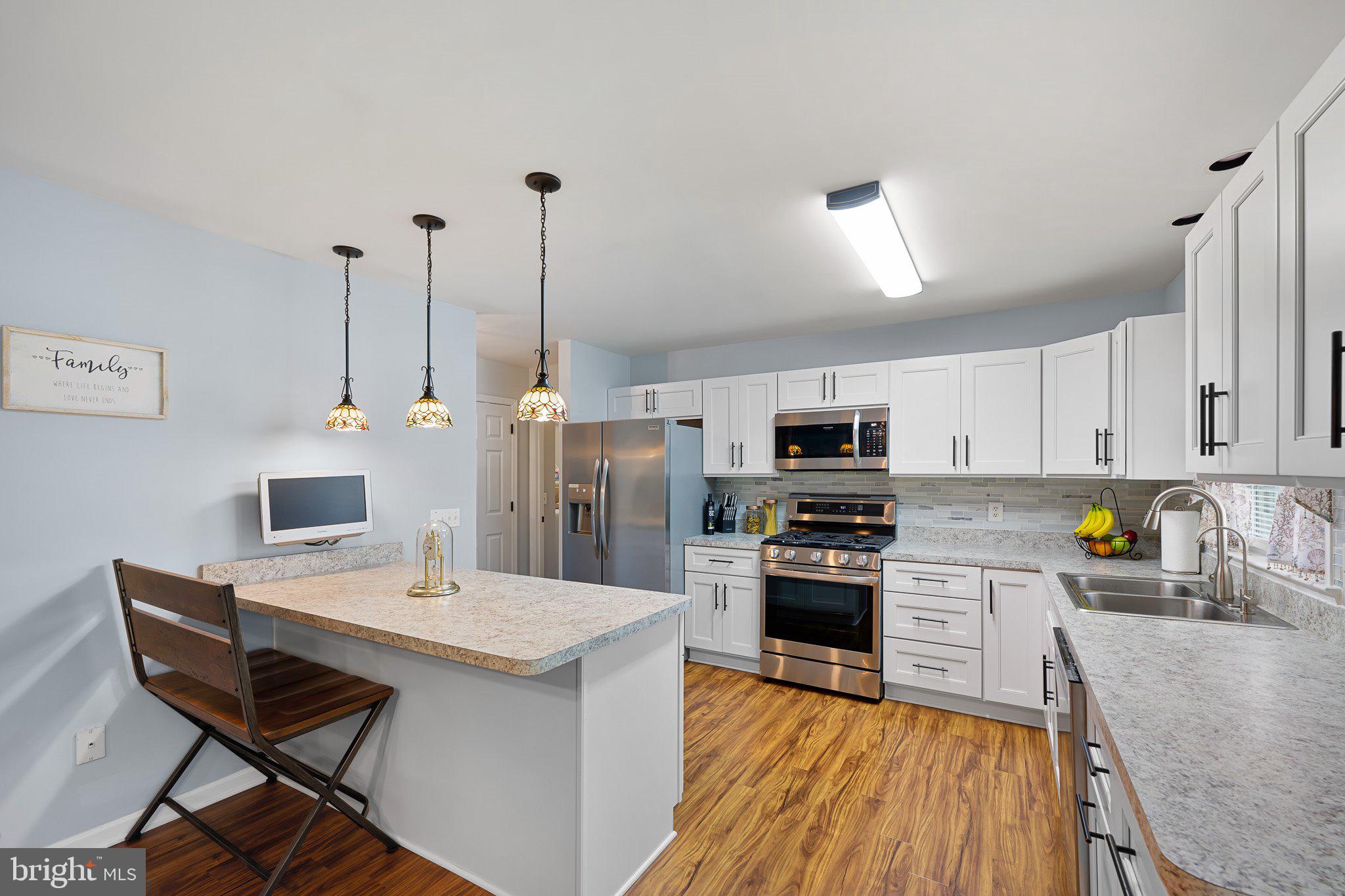 THE HOLLYS - Residential