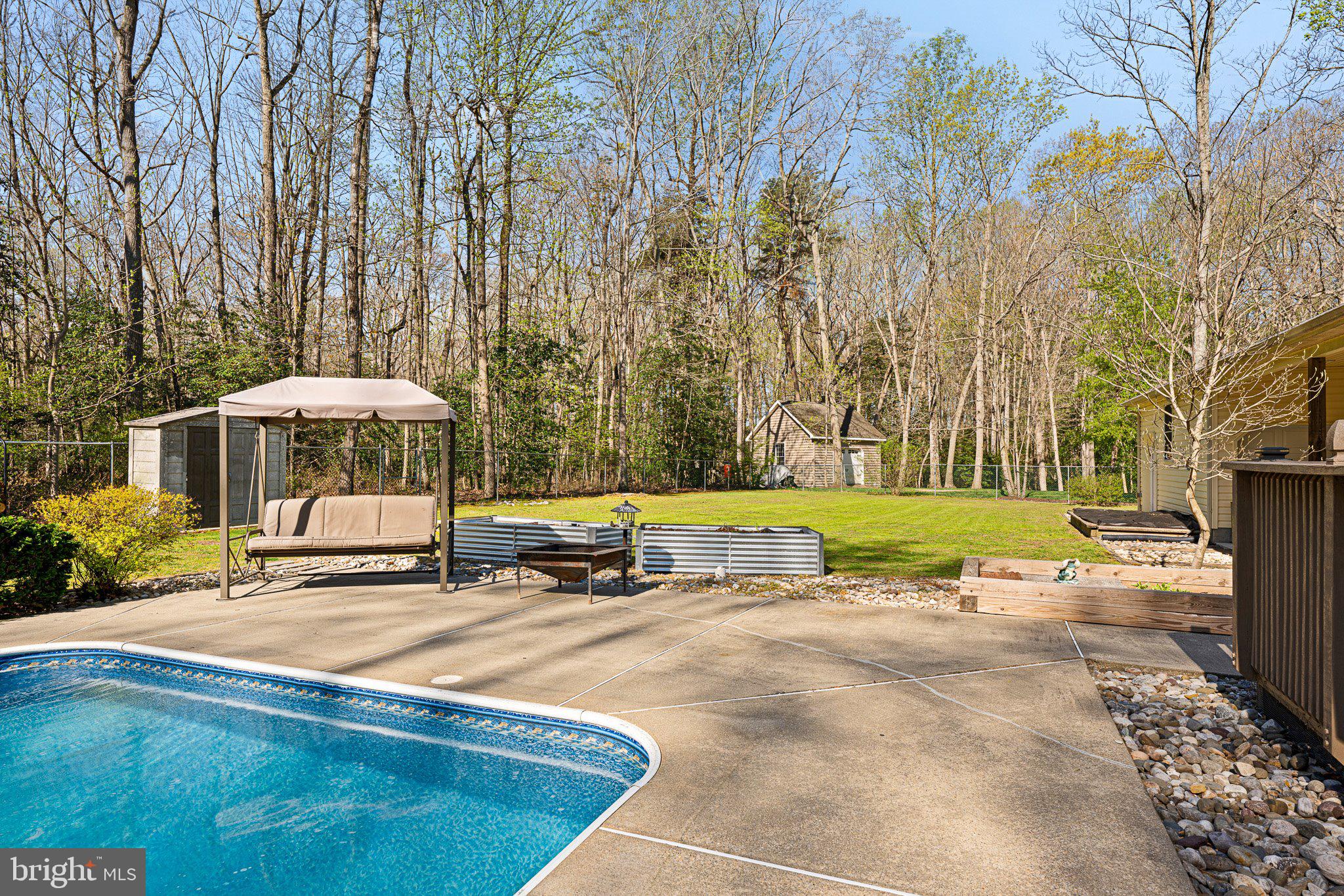 THE HOLLYS - Residential