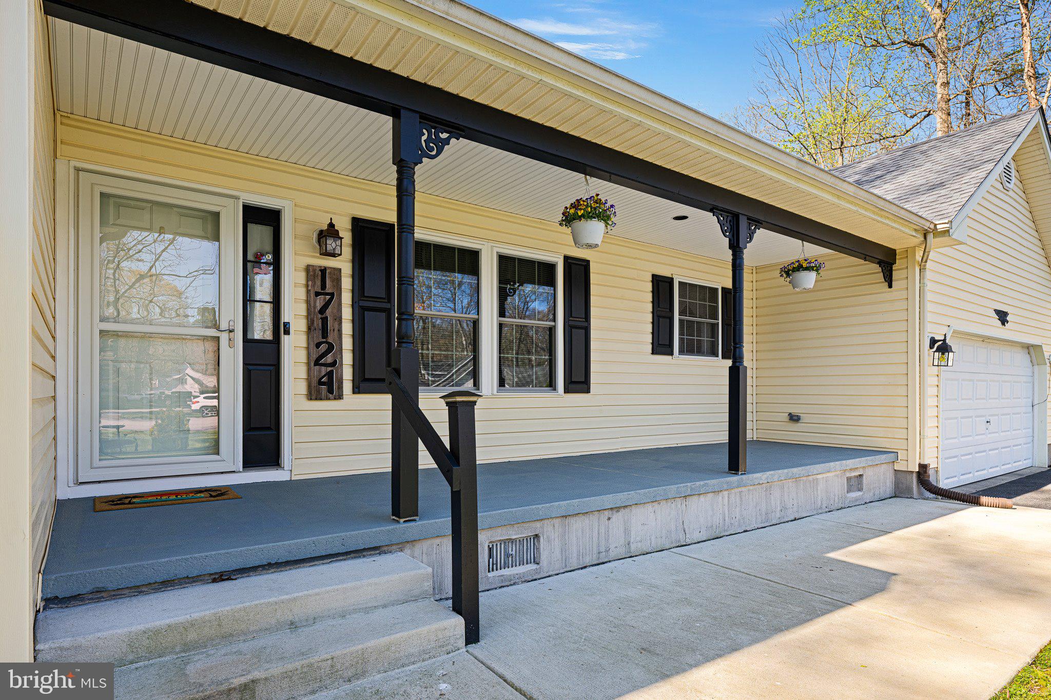 THE HOLLYS - Residential