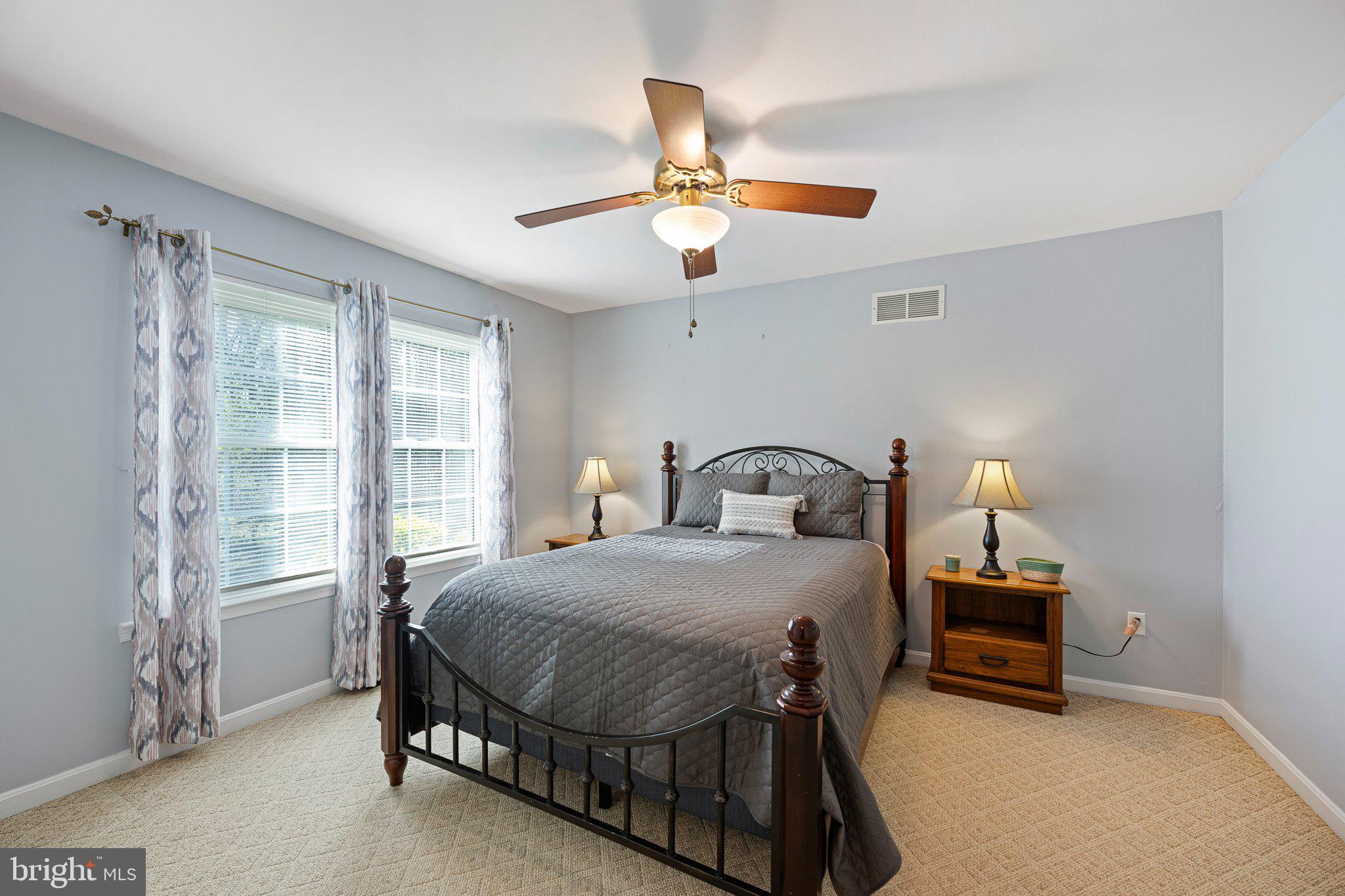 THE HOLLYS - Residential