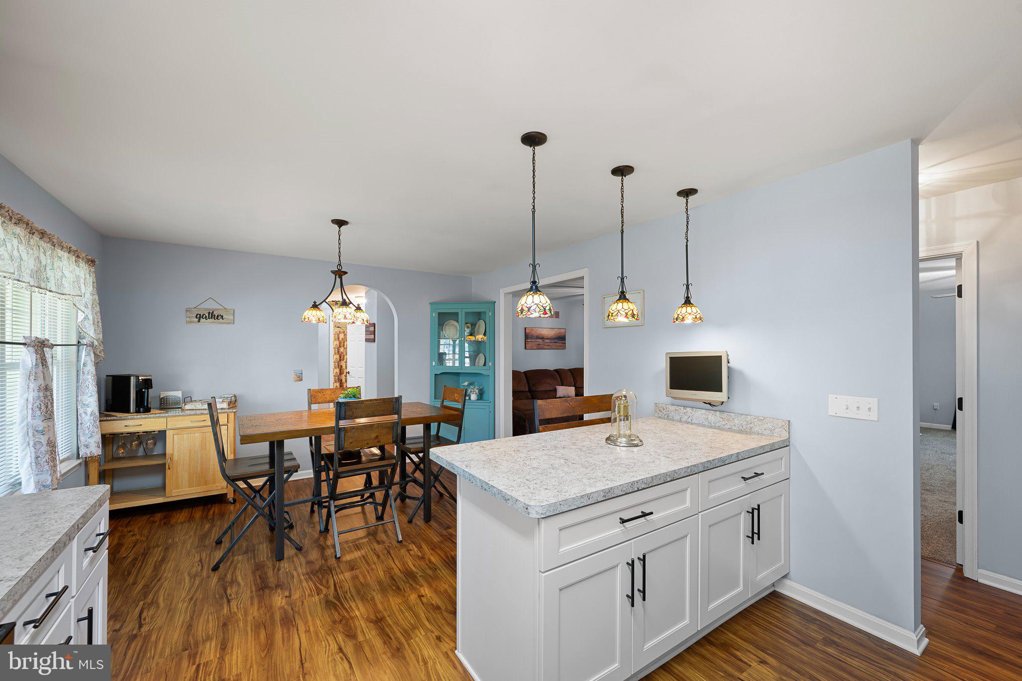 THE HOLLYS - Residential