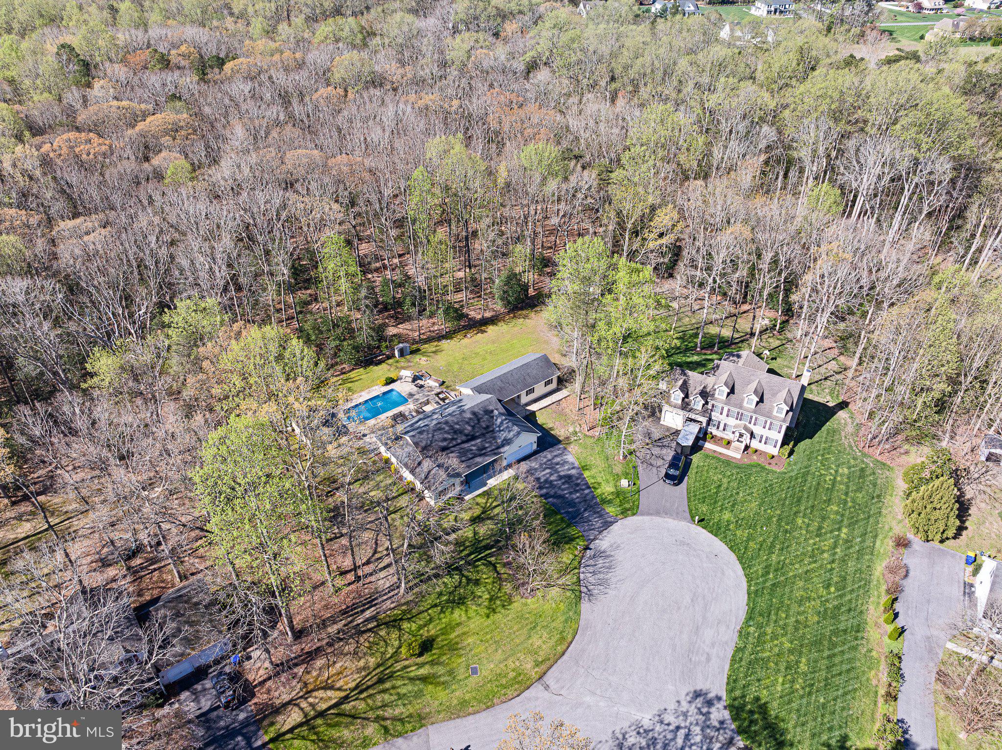 THE HOLLYS - Residential