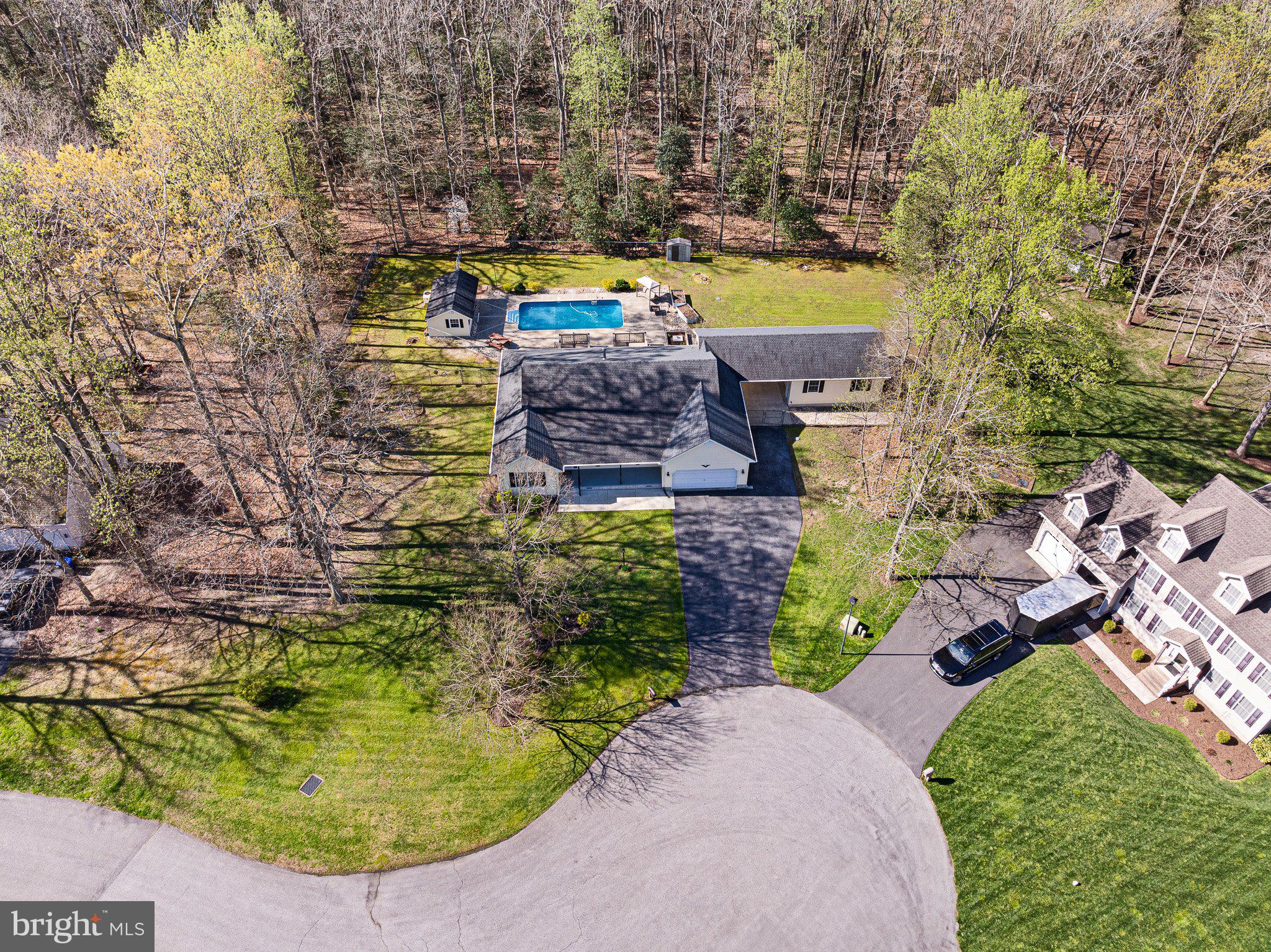 THE HOLLYS - Residential