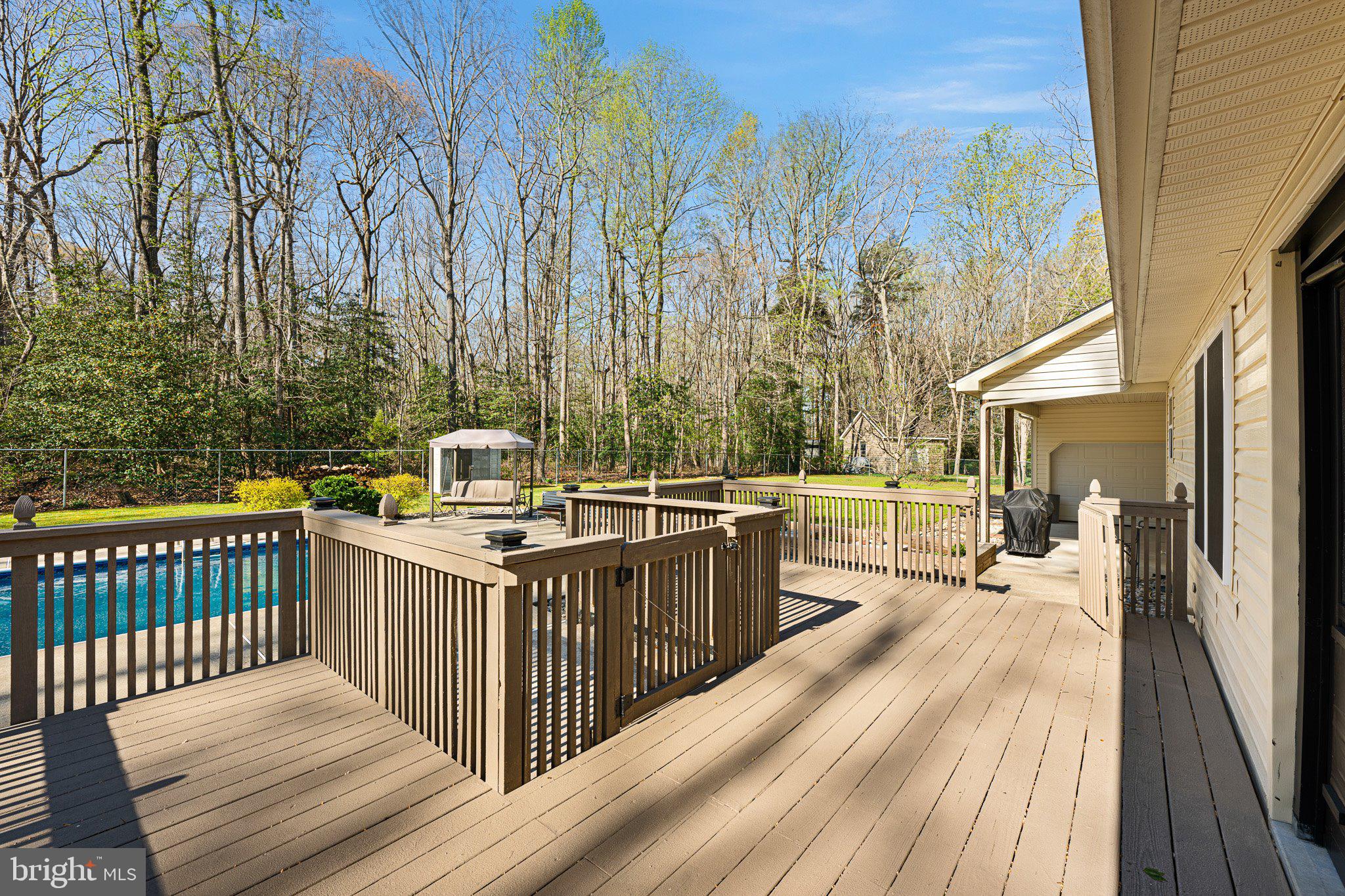 THE HOLLYS - Residential