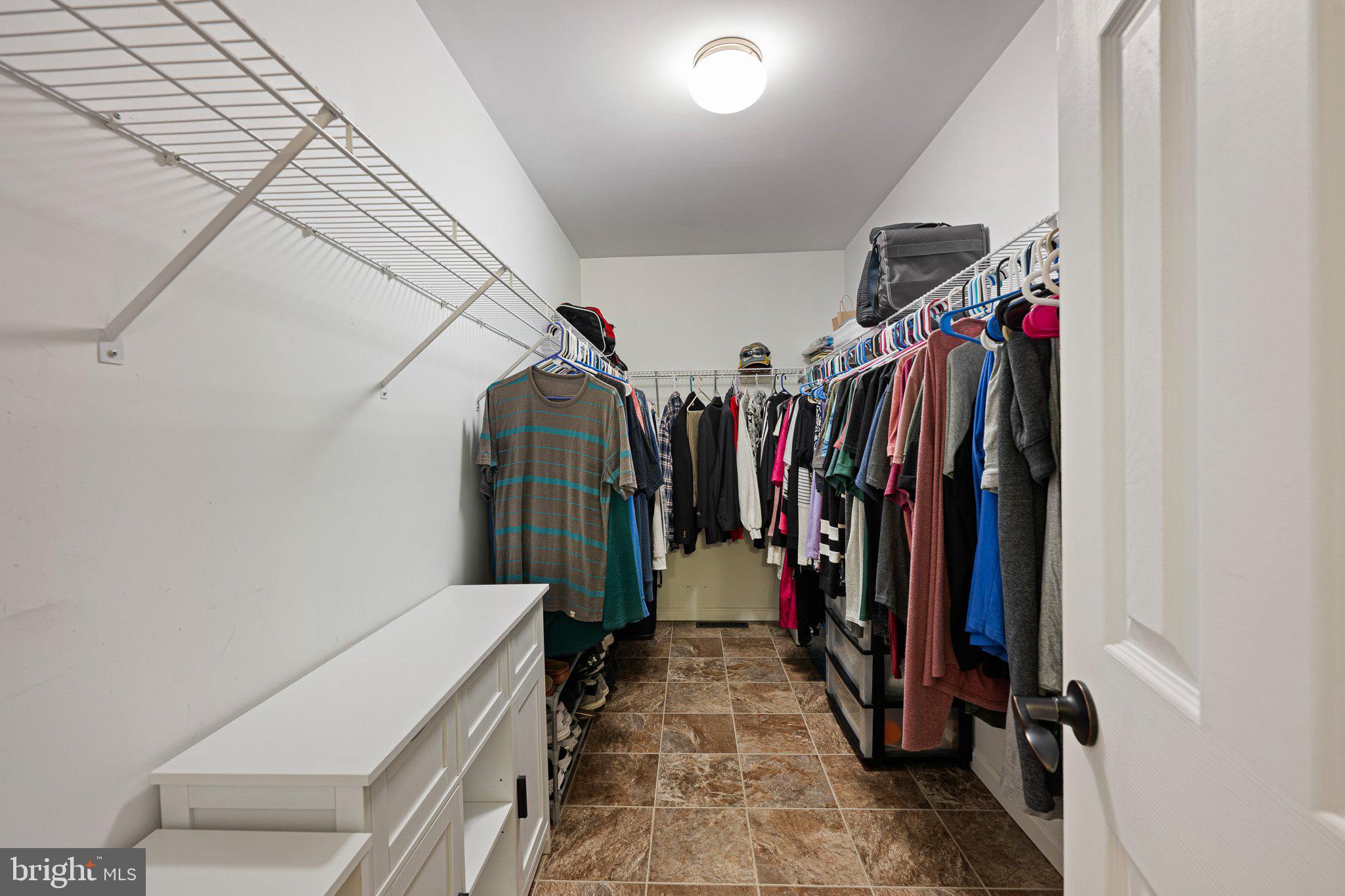 THE HOLLYS - Residential