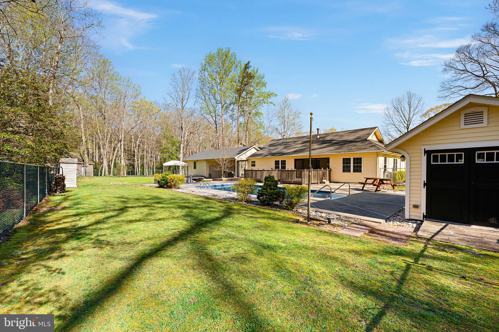 THE HOLLYS - Residential