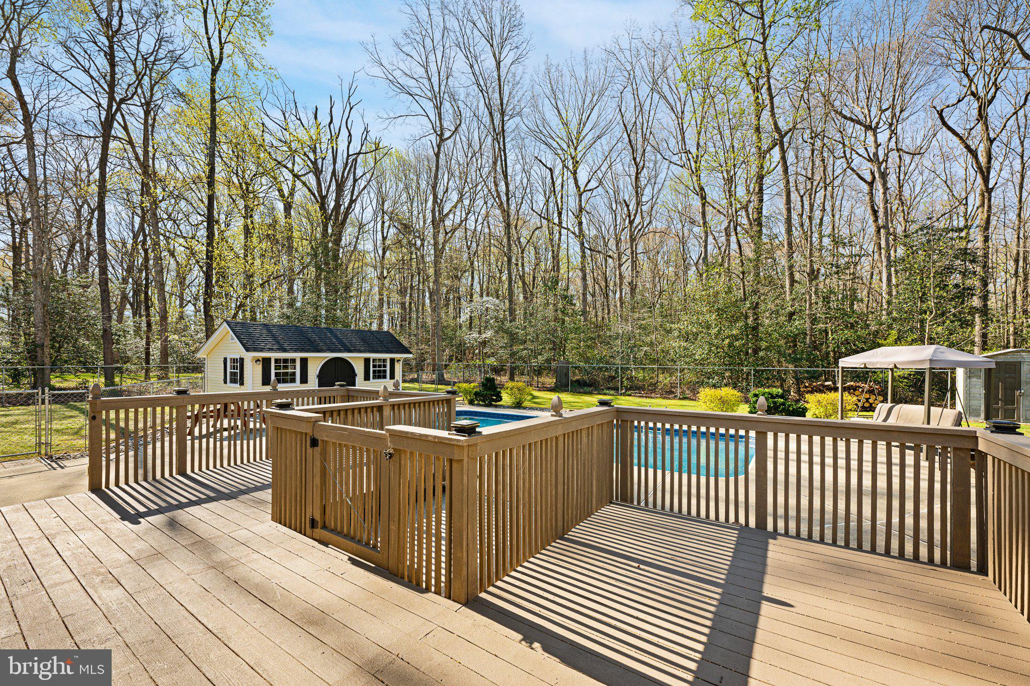 THE HOLLYS - Residential