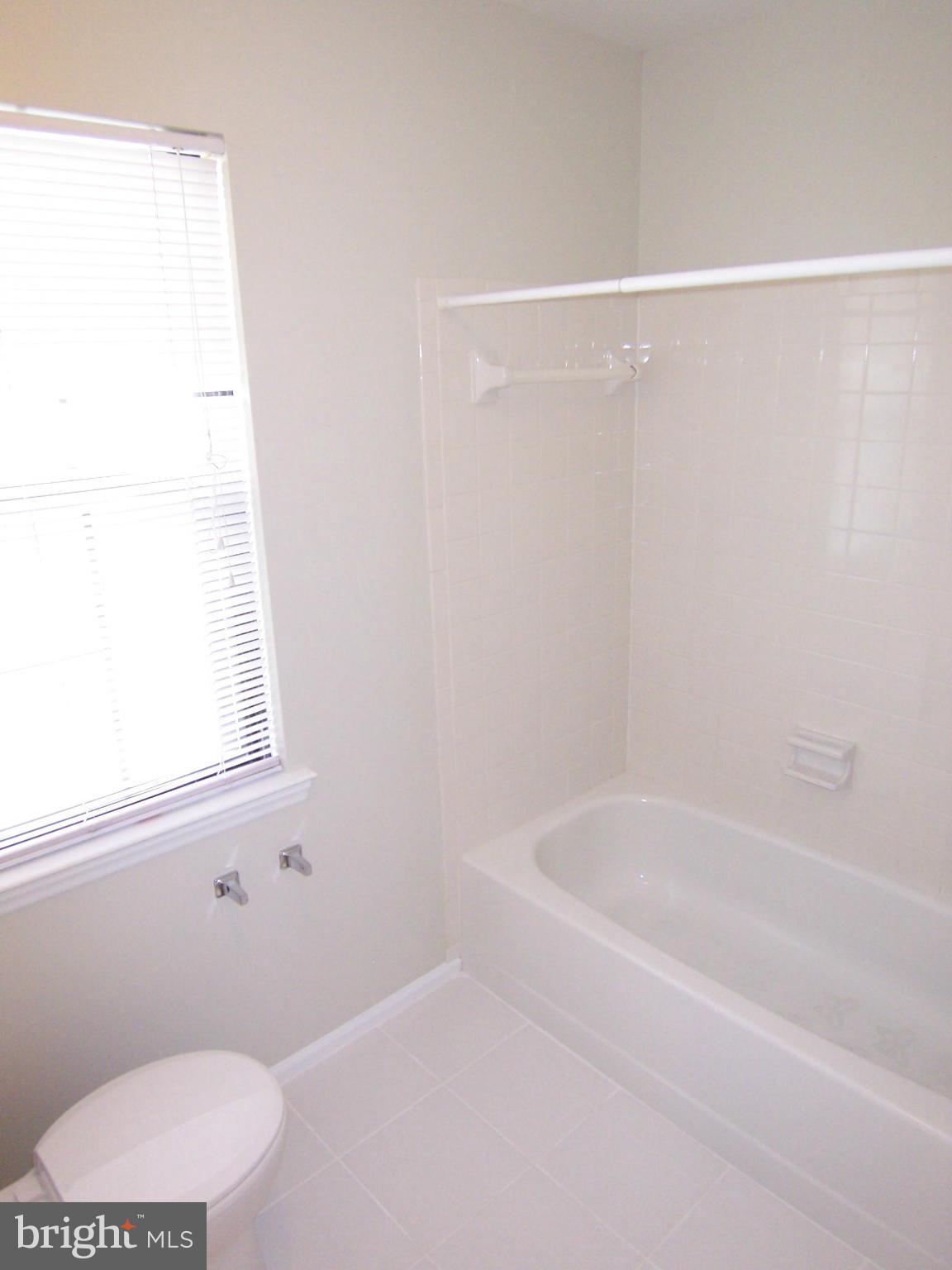 MANCHESTER LAKES - Residential Lease