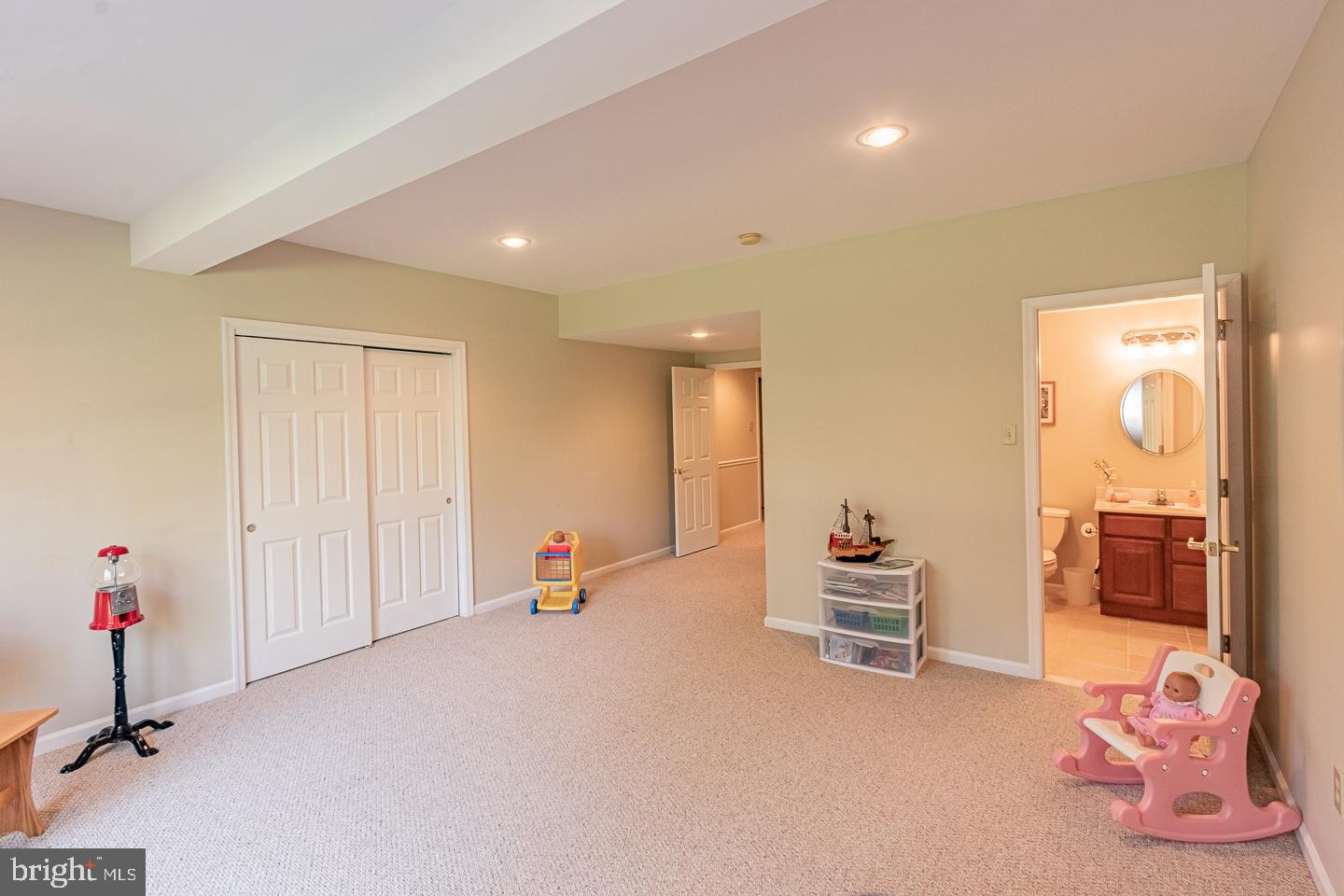 WHITEHORSE - Residential