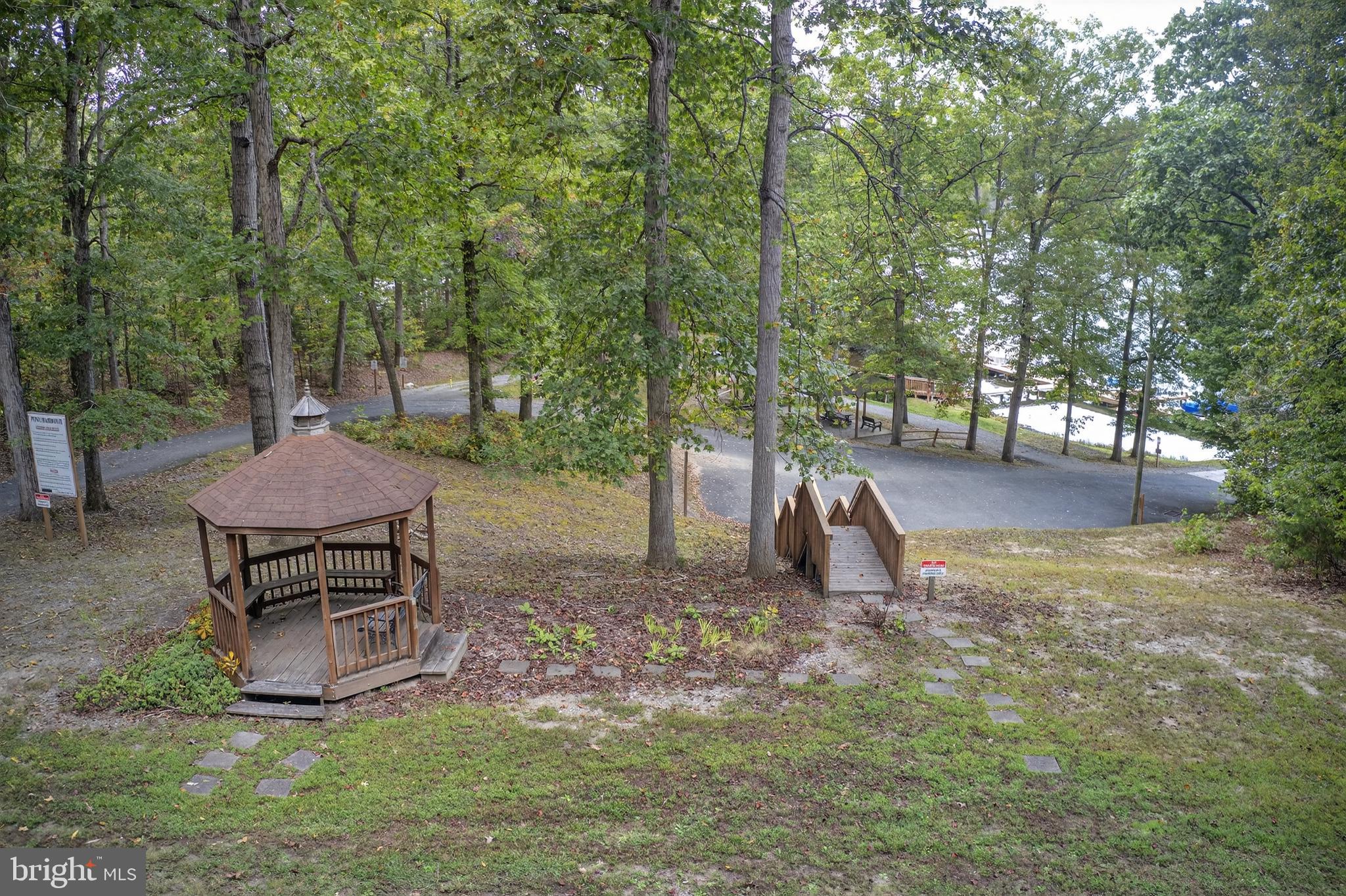 PINE HARBOUR - Residential