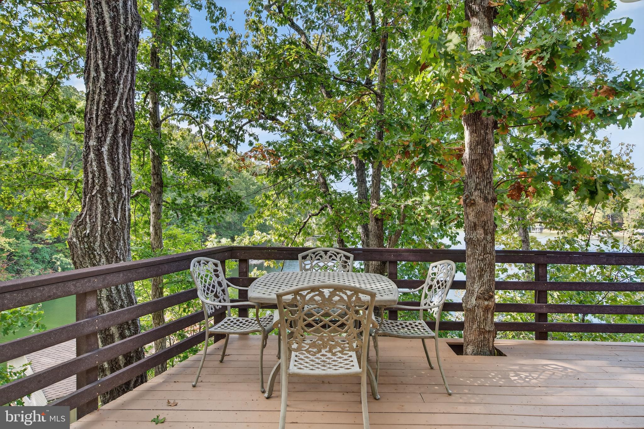 PINE HARBOUR - Residential