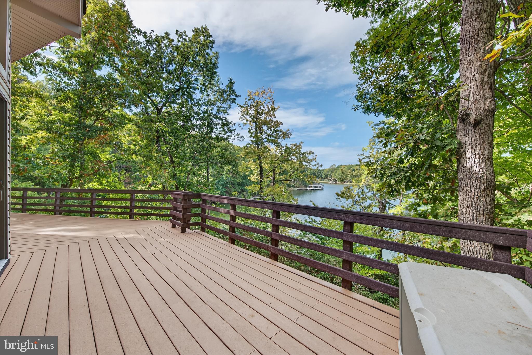 PINE HARBOUR - Residential