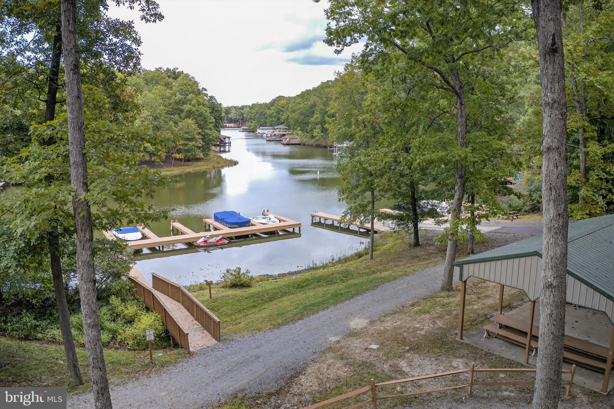 PINE HARBOUR - Residential