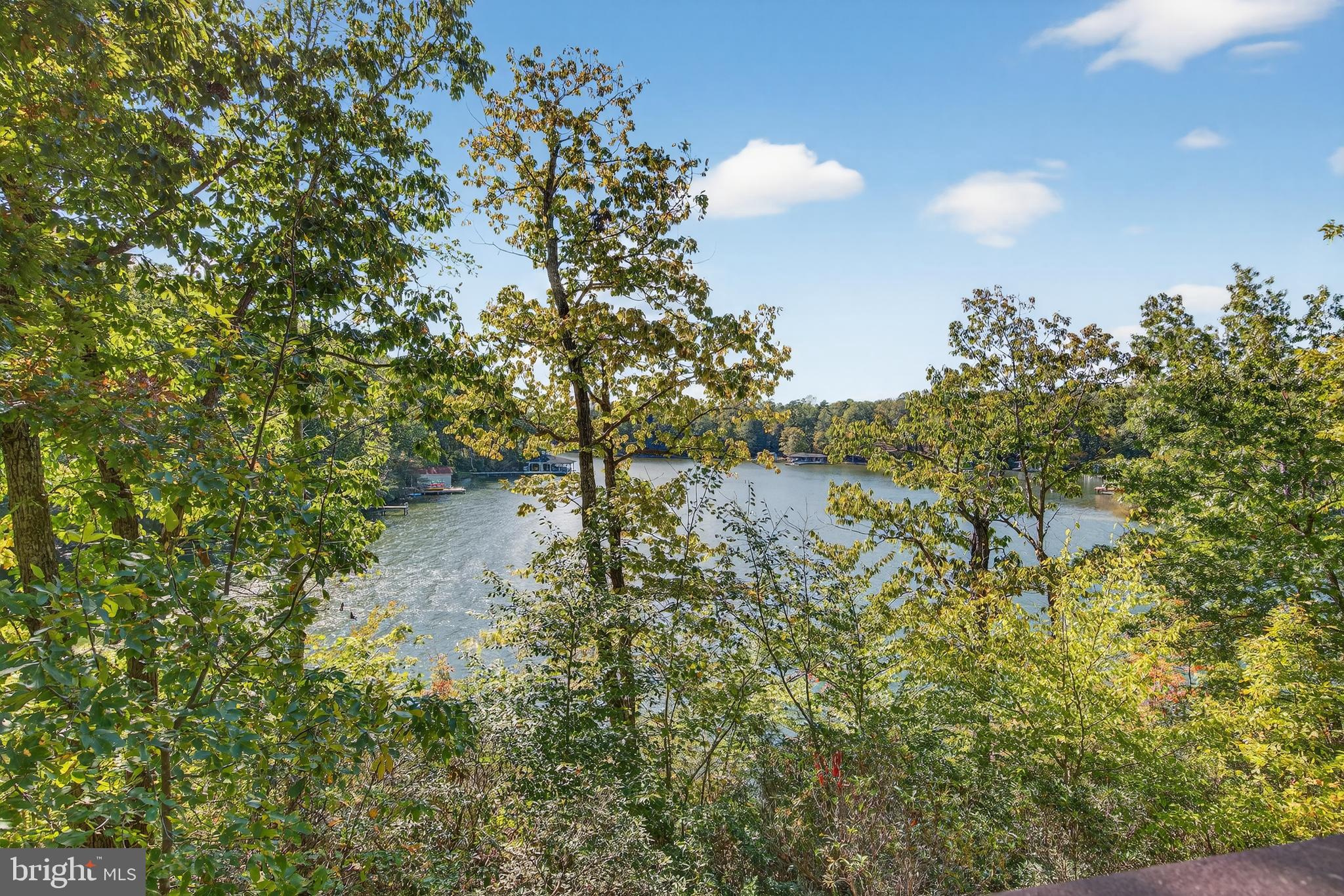 PINE HARBOUR - Residential