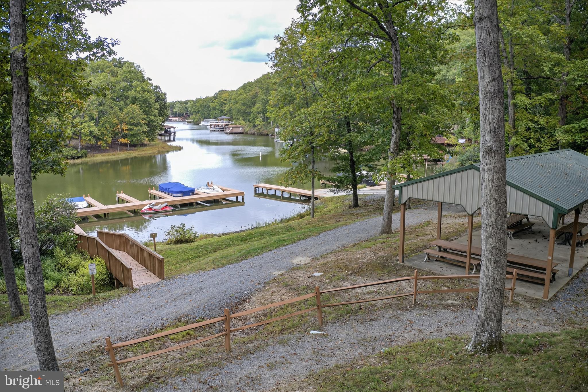 PINE HARBOUR - Residential