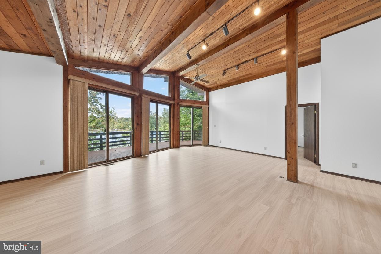 PINE HARBOUR - Residential